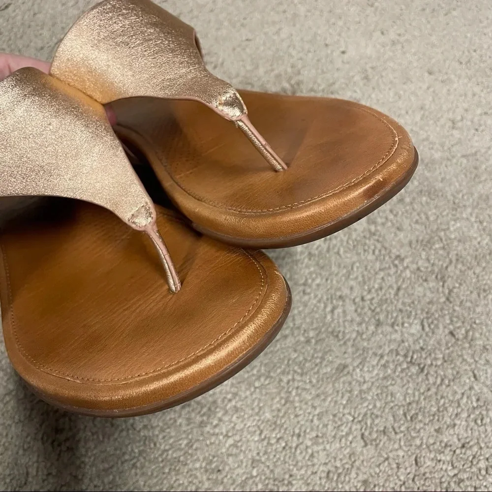 fitflop Rose Gold Banda Leather Toe-Post Sandal